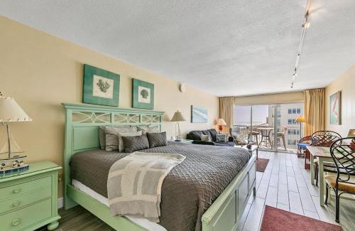 Fort Walton Beach House | Okaloosa Island Gulf View Resort Studio w Balcony
