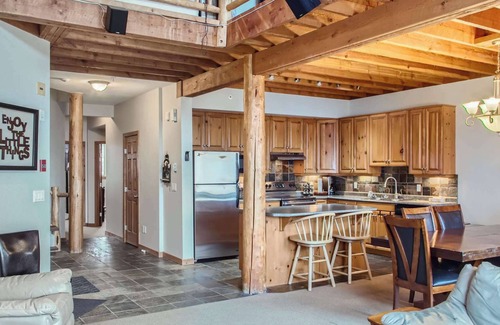 Big White Ski Resort Condo | Okanagan - Snowy Creek 8