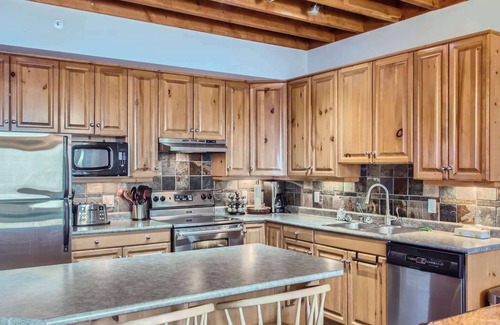 Big White Ski Resort Condo | Okanagan - Snowy Creek 8