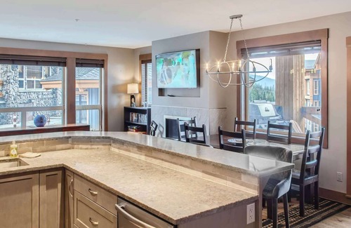 Big White Ski Resort Condo | Okanagan - Stonegate Resort B108