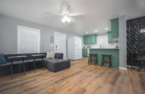 Central Oklahoma City House | OKC Casita - Newly Remodeled, Modern 2 BR home - Family and pet friendly Plus Hot tub