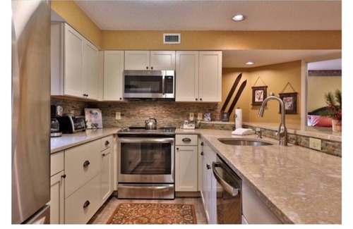 Ludlow Condo | Okemo Base Slopeside Ski-in/Ski-Out Condo - FULL WINTER SEASON Rental
