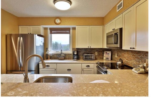 Ludlow Condo | Okemo Base Slopeside Ski-in/Ski-Out Condo - FULL WINTER SEASON Rental