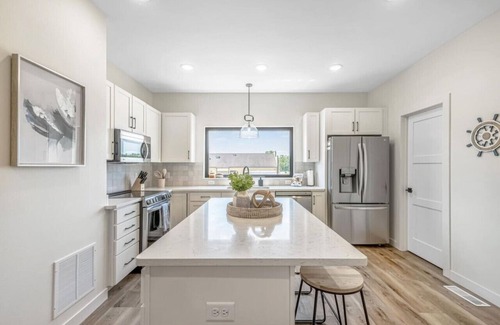 Arnolds Park House | Okoboji Lakeside Retreat In Arnolds Park