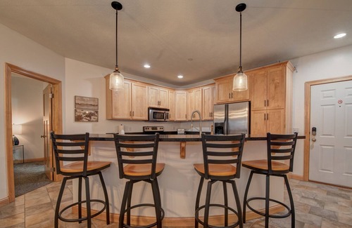 Arnolds Park Condo | Okoboji Sweet Retreat at Bridges Bay Resort - 6 bed, 2 bath, & lake view condo