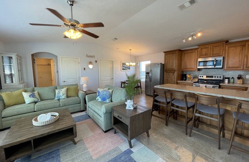 Port Bolivar House | Ola Del Mar-Beach Access-0.3 miles from beach-sleeps 6-relaxing bungalow