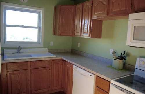 Pray House | Old Chico Cottage, Creekside and Hot Water Springs