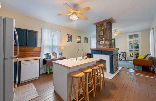 Mobile House | Old Dauphin Way Historic Home short walk downtown