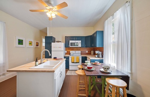 Mobile House | Old Dauphin Way Historic Home short walk downtown