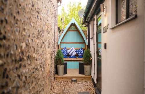 Brandon Apartment | Old Fire Station - quaint and quirky little home