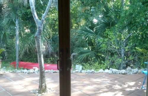 Bonita Springs House | Old Florida Charm: Casa Bratee Manatee -n2 bedrooms/2 bathrooms/full kitchen/etc