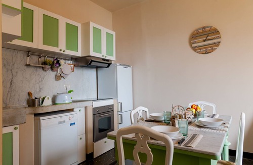 Genoa Historical Centre Apartment | Old Genoa apartment - 100 meters Aquarium, terrace with sea view, families