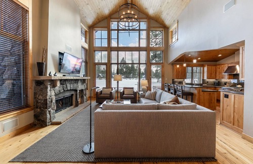 Truckee House | Old Greenwood Cabin 28