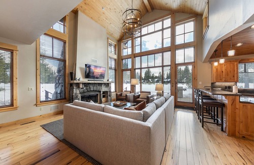 Truckee House | Old Greenwood Cabin 28