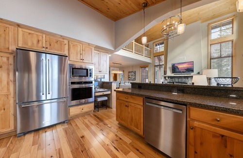 Truckee House | Old Greenwood Cabin 28