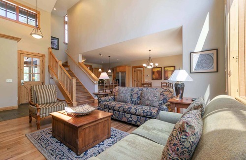 Truckee House | Old Greenwood Townhome 6B - Free ski shuttle