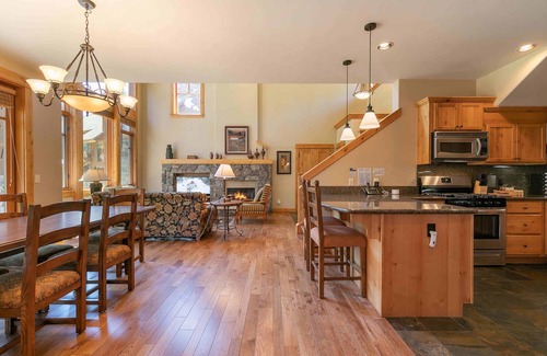 Truckee House | Old Greenwood Townhome 6B - Free ski shuttle