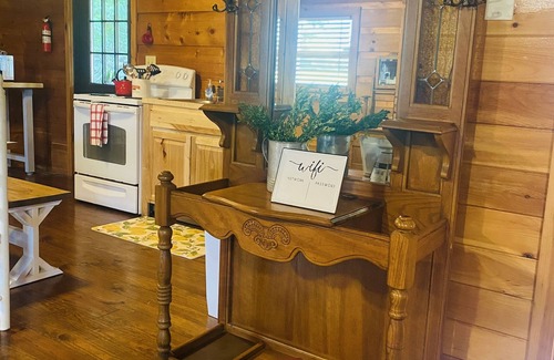 Gatlinburg - Pigeon Forge Cabin | Old Macdonald's Barn-dominium.Mountain view w/plenty of parking