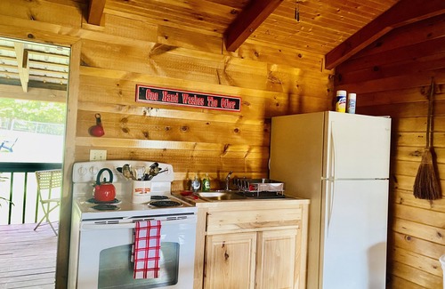 Gatlinburg - Pigeon Forge Cabin | Old Macdonald's Barn-dominium.Mountain view w/plenty of parking