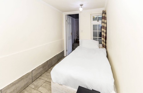 Southall Green Hotel | Old Oak Tree Inn
