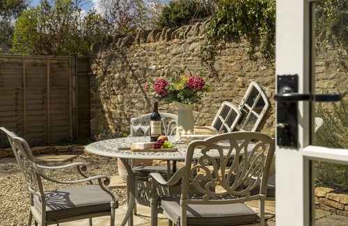 Kingham Apartment | Old Stable Cottage is a glorious, well thought out former farm building