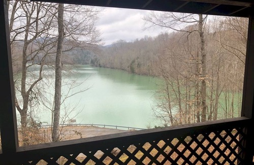 Byrdstown Cabin | Old Timer only a few steps from East Port Marina and Dale Hollow Lake Tennessee