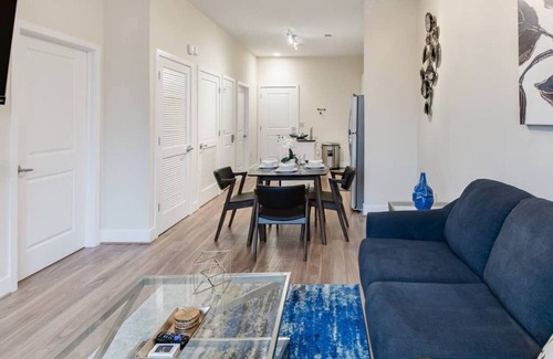 Old Town North Apartment | Old Town Alexandria ♥︎Outdoor Patio ♥︎ 4kTV ♥︎WIFI