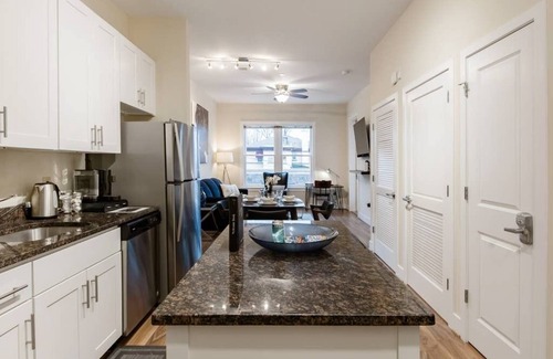 Old Town North Apartment | Old Town Alexandria ♥︎Outdoor Patio ♥︎ 4kTV ♥︎WIFI