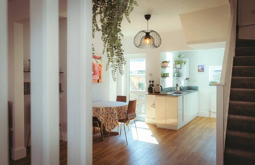 Eastbourne Cottage | Old Town Cottage - cosy cottage hideaway with patio garden