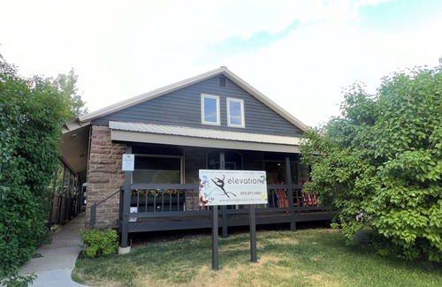 Old Town House | Old Town Hideaway- Walk to it all! 1 block away- hot springs, grocery, free bus.