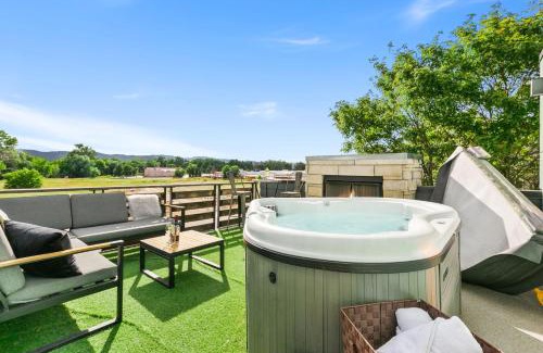 Old Town North House | Old Town Modern New Build - Rooftop Spa with Mtn Views!
