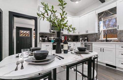 University North House | Old Town Retreat w/Hot Tub Steps From Csu!