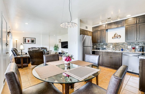 South Scottsdale Condo | Old Town Scottsdale Retreat w/Pool Access!