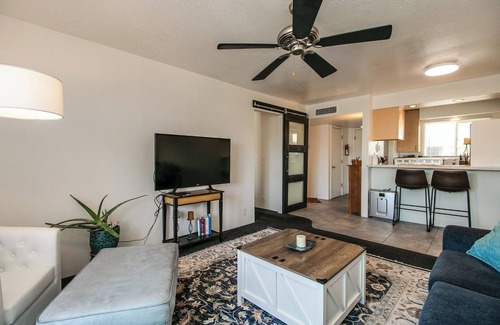 South Scottsdale Condo | Old Town Scottsdale 1 Bdrm Condo in Prime Location!