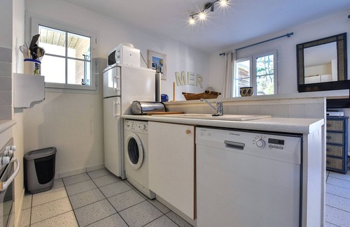 Sainte-Marie-de-Re House | Old vacation home in Labaroche with jacuzzi