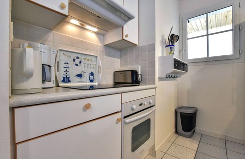 Sainte-Marie-de-Re House | Old vacation home in Labaroche with jacuzzi