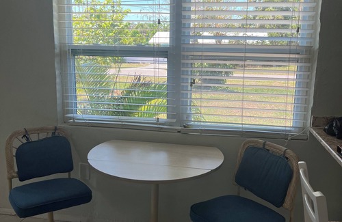 Laurel House | Old World Charm Beach Cottage Nokomis