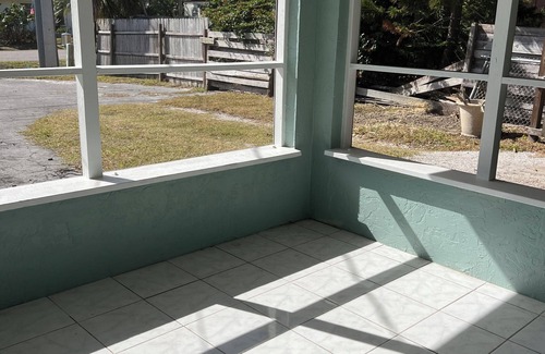 Laurel House | Old World Charm Beach Cottage Nokomis