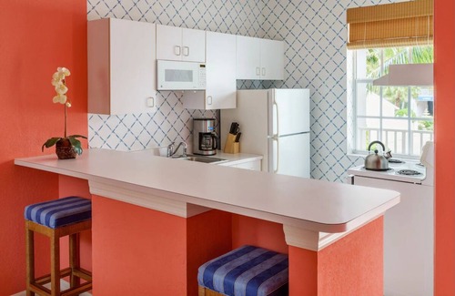 Marco Island Hotel | Olde Marco Island Inn, Classic Suite w/2 Bedrooms & Island Charm