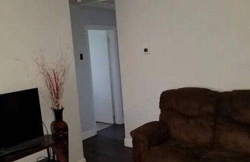 Norfolk House | Older Cozy Duplex A