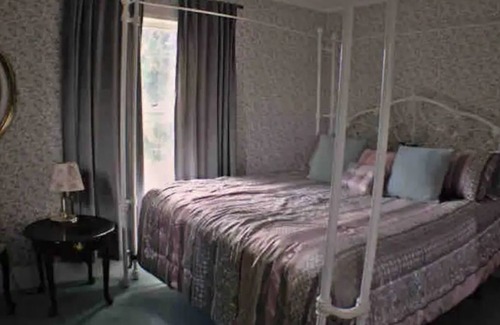 Dayton House | Ole Tyme B&B Warm setting with a country feel.