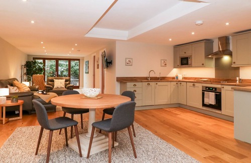 Langport Cottage | OLIVE TREE COTTAGE, pet friendly, with a garden in Langport