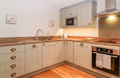 Langport Cottage | OLIVE TREE COTTAGE, pet friendly, with a garden in Langport