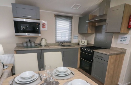 Morecambe House | OLIVIA'S RETREAT, pet friendly, country holiday cottage in Heysham