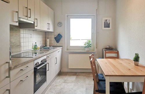Werdum House | Oll Smee 9 - Holiday home with two apartments for a large group!