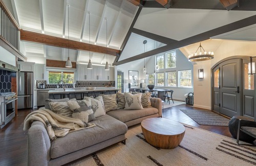 Olympic Valley House | Olympic Luxe, Hot Tub, 3Bedroom and Loft plus 3Full Baths, Just Minutes From Palisades Tahoe