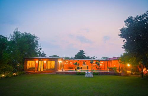 Jaipur Ski Chalet | Om Kanta Farms