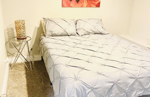 Joslyn Castle House | *Omaha - UPDATED, Clean, Spacious Home*