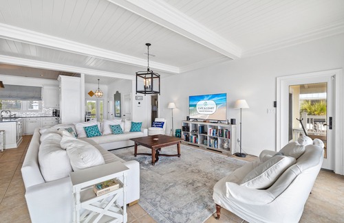 Treasure Beach Village House | OMG By the Sea- 3BR Home in the Plantation- Sleeps 12, Pet Friendly, Beachfront!
