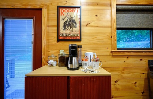 Broken Bow Cabin | OMG Views 5min>Hochatown Hot Tub Firepit Deck King Bed Tile Shower